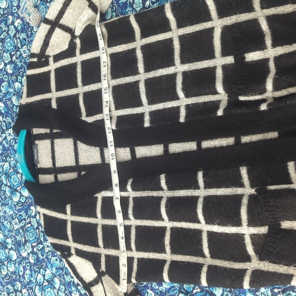 Neiman Marcus fuzzy cardigan with pockets - Picture 8 of 10